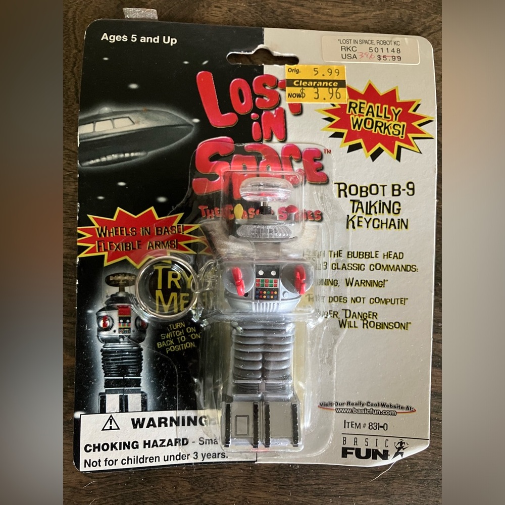 Vtg 1997 Basic Fun Lost in Space Robot B-9 Talking Keychain Sealed On Card *READ